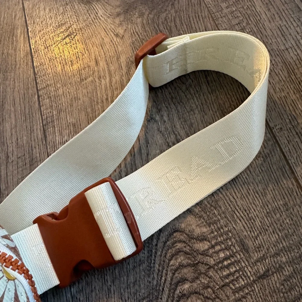 Thread Wallets Hazel Fanny Pack - Picture 3 of 5